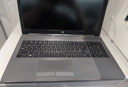Laptop HP 255 G7 15,6" AMD Ryzen 5 3500U 16/256GB SSD Win 11 Home